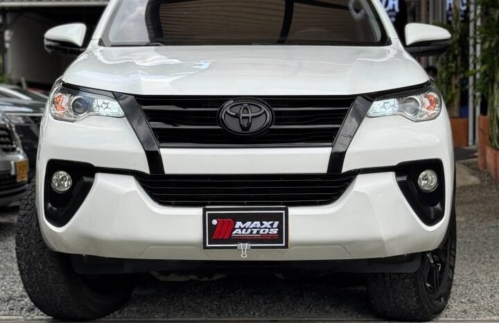 
								TOYOTA FORTUNER SR 2.7 AT 4X2 GASOLINA full									