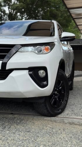 TOYOTA FORTUNER SR 2.7 AT 4X2 GASOLINA