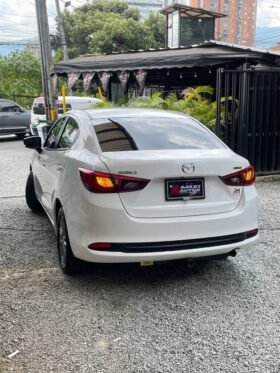 MAZDA 2 TOURING SEDAN AT 1.5CC