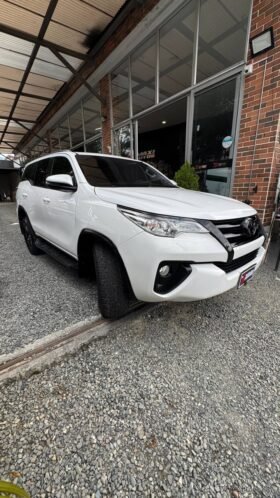 TOYOTA FORTUNER SR 2.7 AT 4X2 GASOLINA