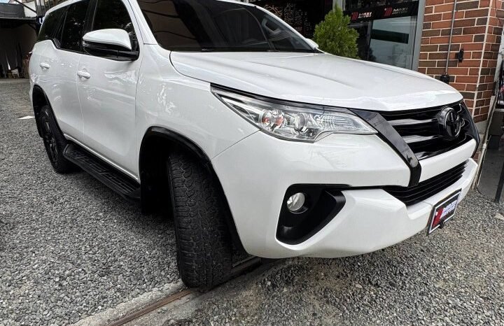 
								TOYOTA FORTUNER SR 2.7 AT 4X2 GASOLINA full									