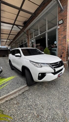 TOYOTA FORTUNER SR 2.7 AT 4X2 GASOLINA