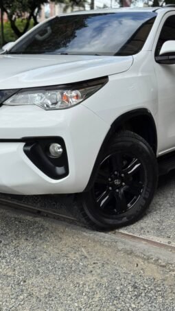 
										TOYOTA FORTUNER SR 2.7 AT 4X2 GASOLINA full									