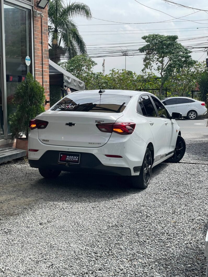 
								CHEVROLET ONIX PREMIER TURBO 1.0L SEDAN full									