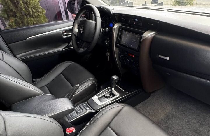 
								TOYOTA FORTUNER SR 2.7 AT 4X2 GASOLINA full									