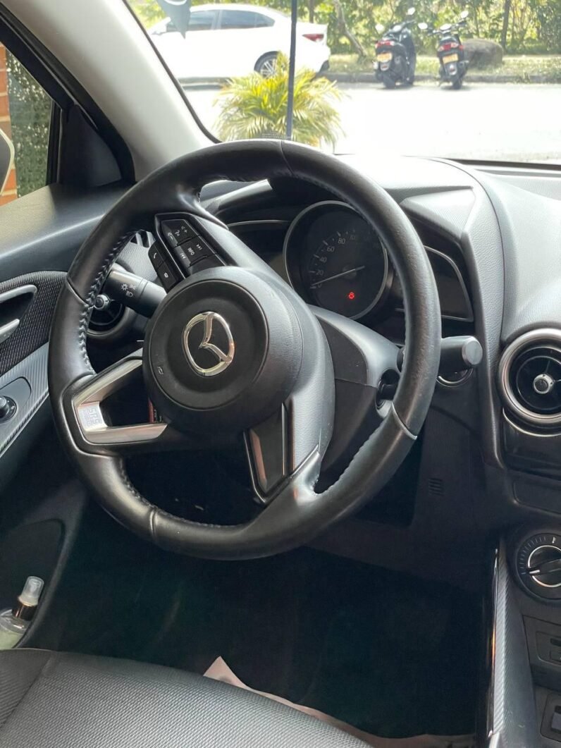 
								MAZDA 2 TOURING SEDAN AT 1.5CC full									