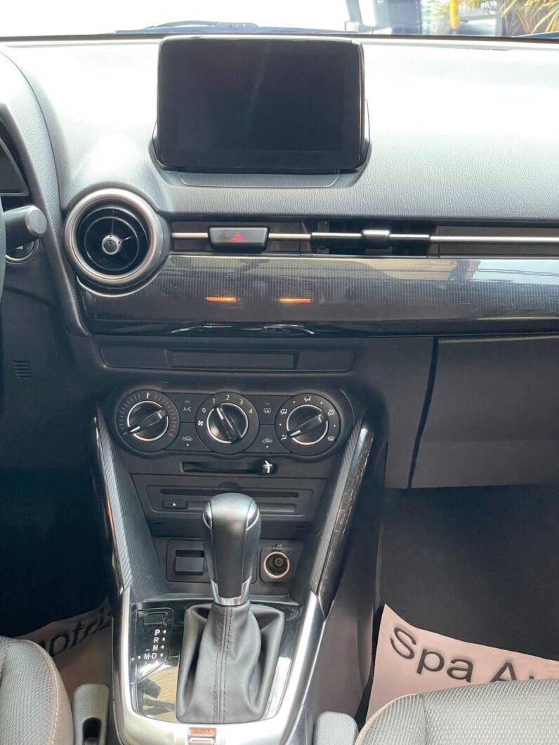 
								MAZDA 2 TOURING SEDAN AT 1.5CC full									