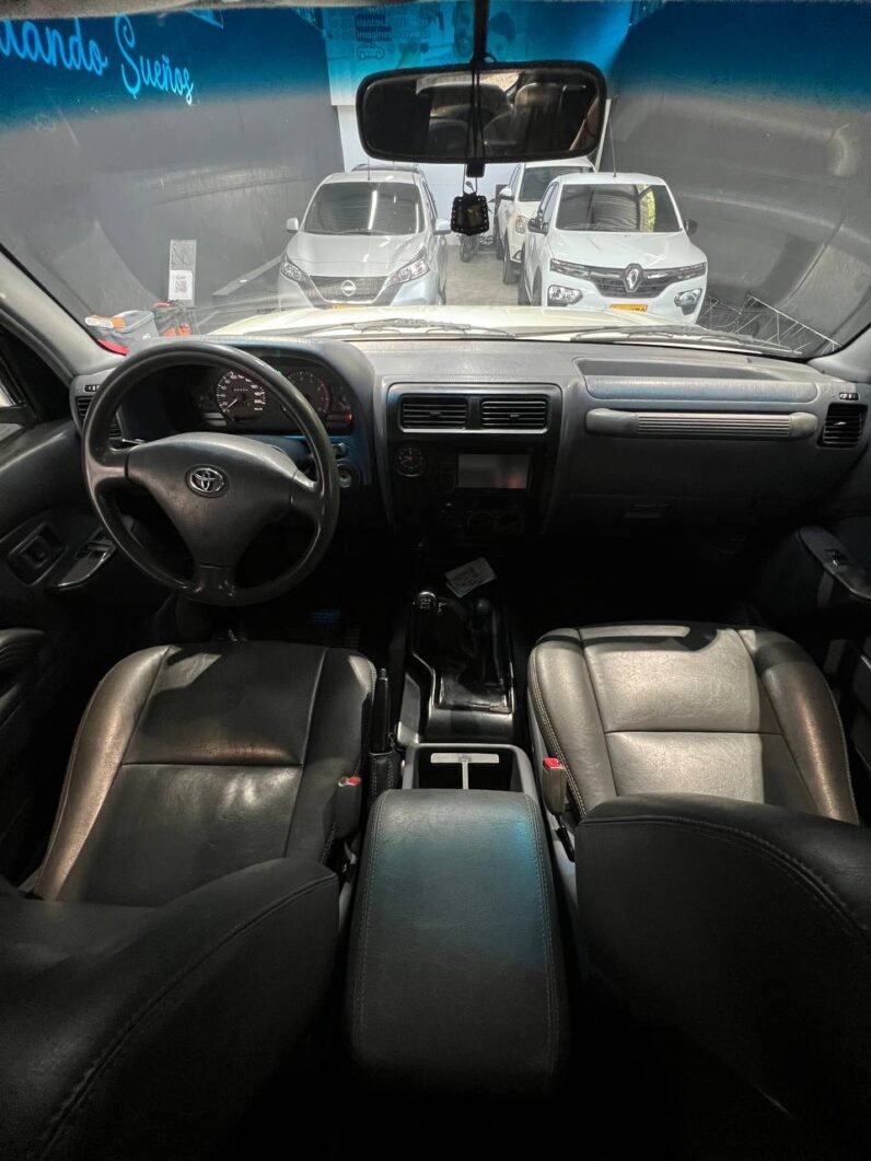 
								TOYOTA PRADO SUMO 2.7 MT 4X4 full									
