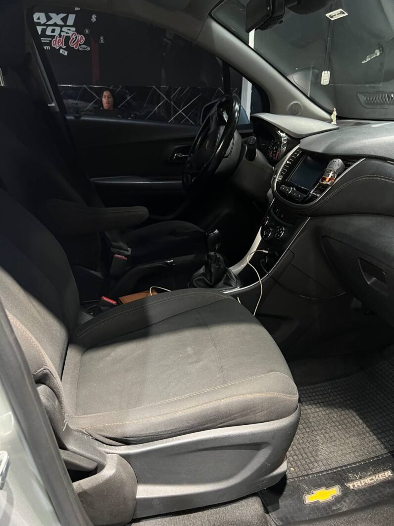 
								CHEVROLET TRACKER LS MT 1.8 4X2 full									