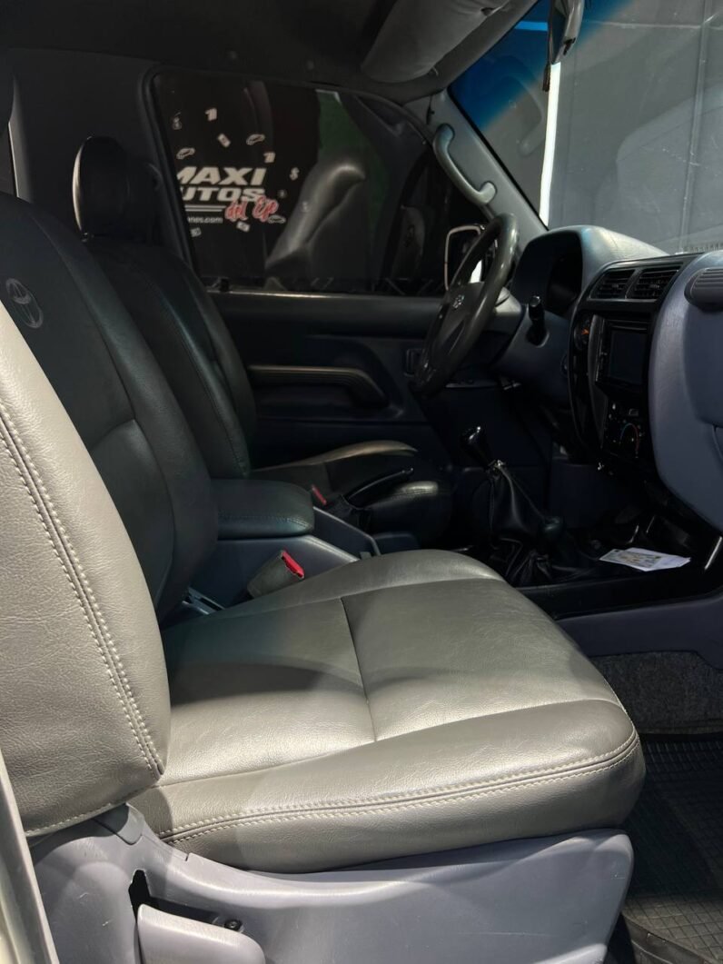 
								TOYOTA PRADO SUMO 2.7 MT 4X4 full									