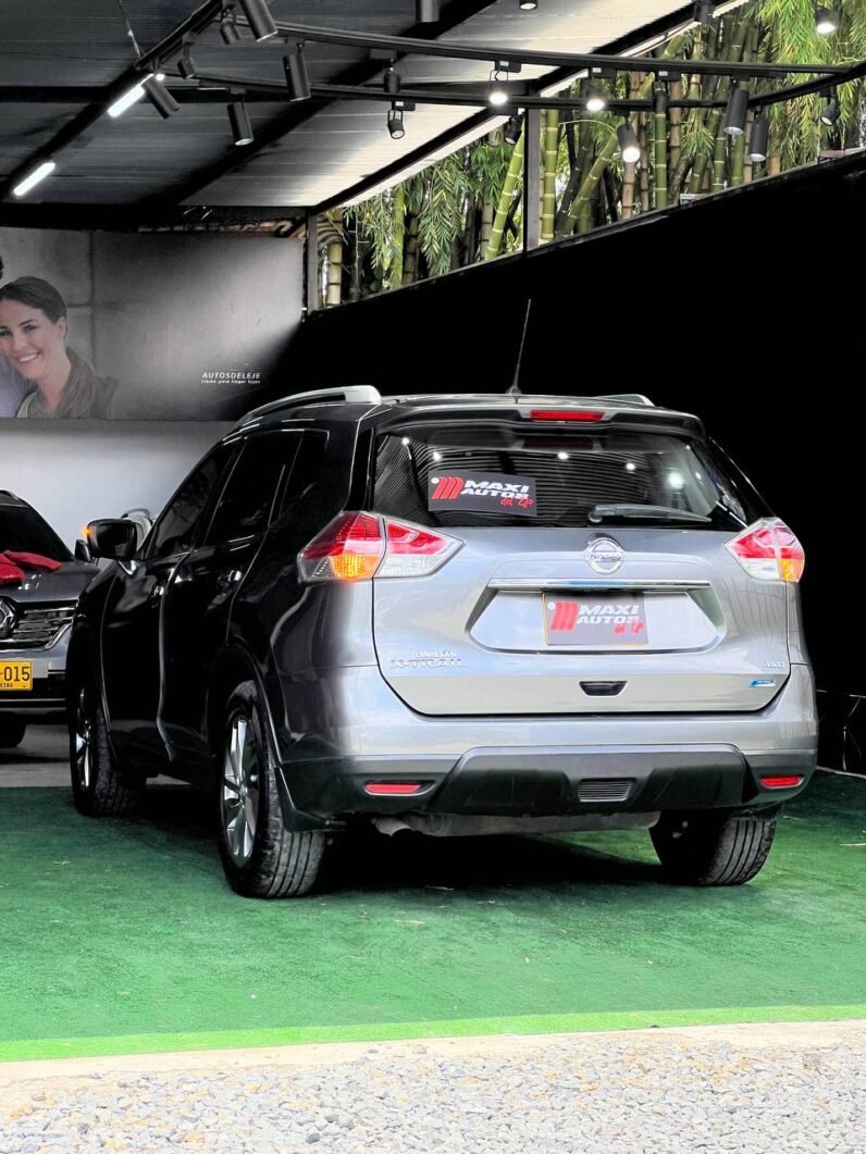 
								NISSAN X-TRAIL 2.5 AT 4X4 EXCLUSIVE 7PTOS full									