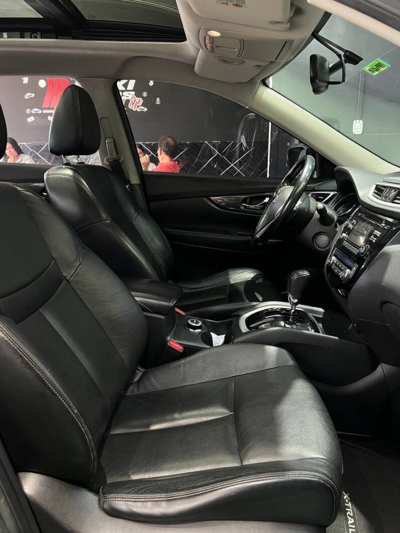 
								NISSAN X-TRAIL 2.5 AT 4X4 EXCLUSIVE 7PTOS full									