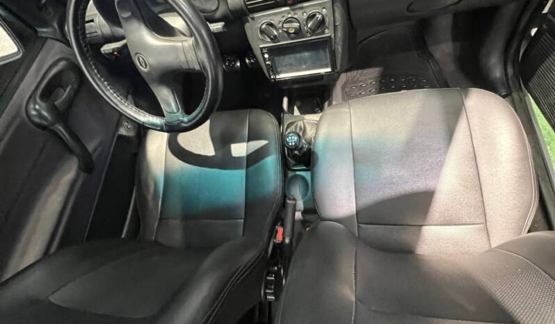 
								CHEVROLET CORSA ACTIVE 1.4 full									