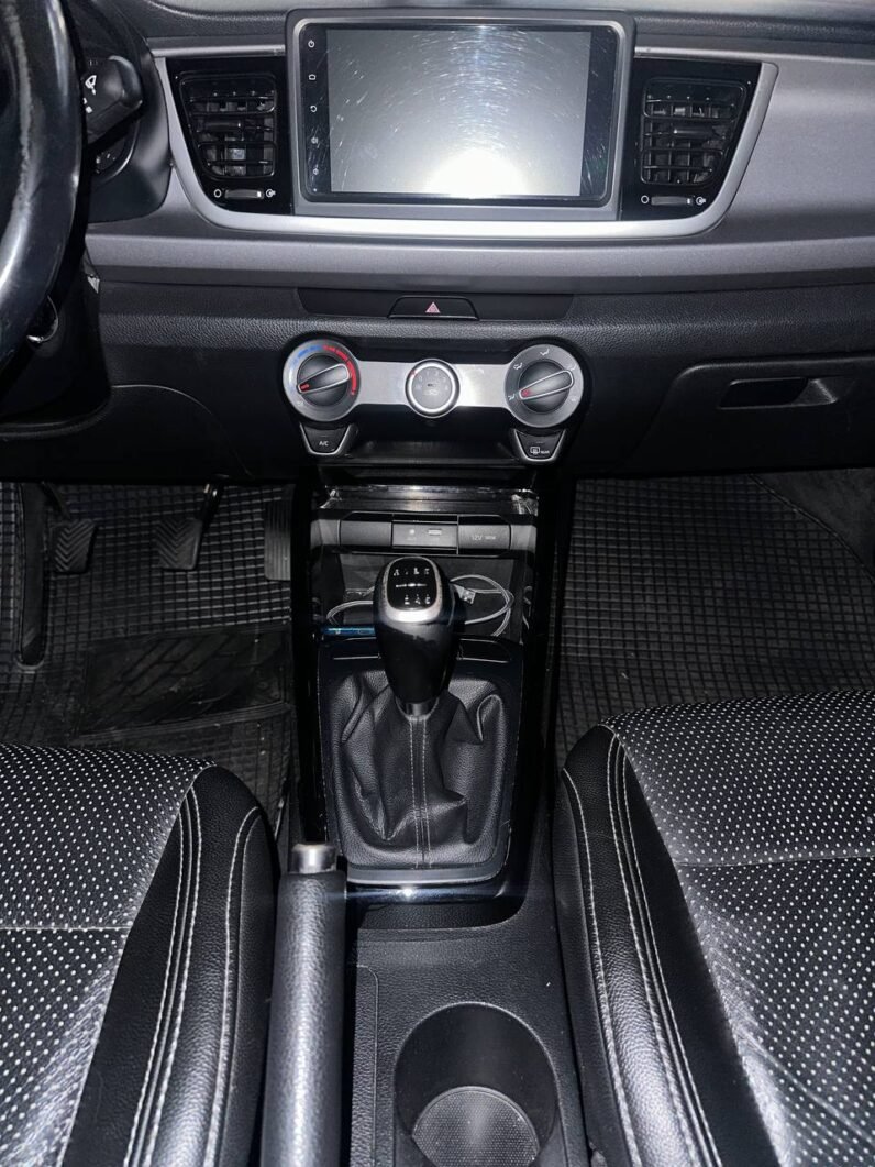
								KIA RIO VIBRANT MT 1.4 full									