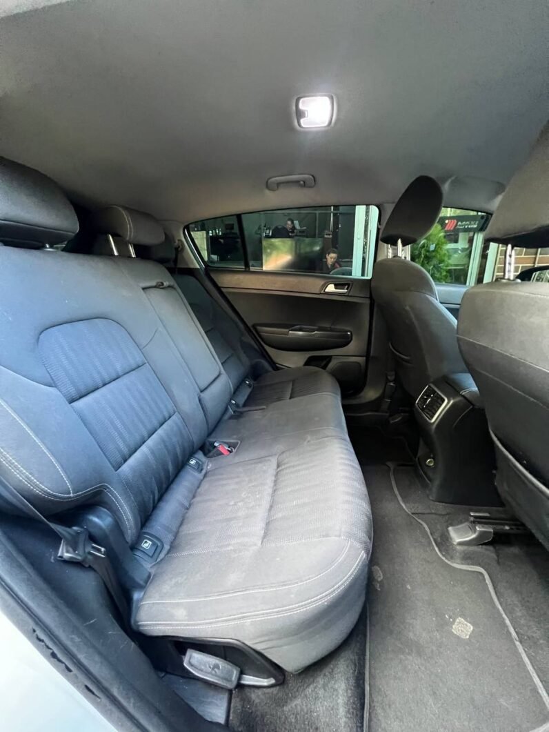 
								KIA SPORTAGE DESIRE 2.0 AT 4X2 full									