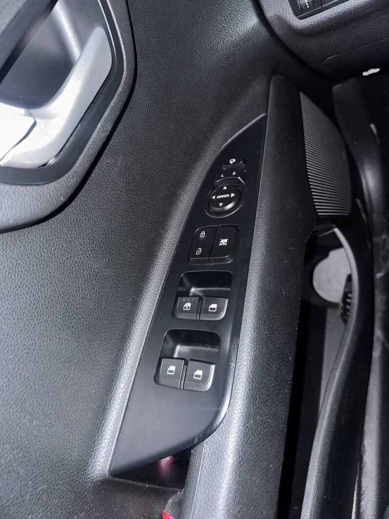 
								KIA RIO VIBRANT MT 1.4 full									