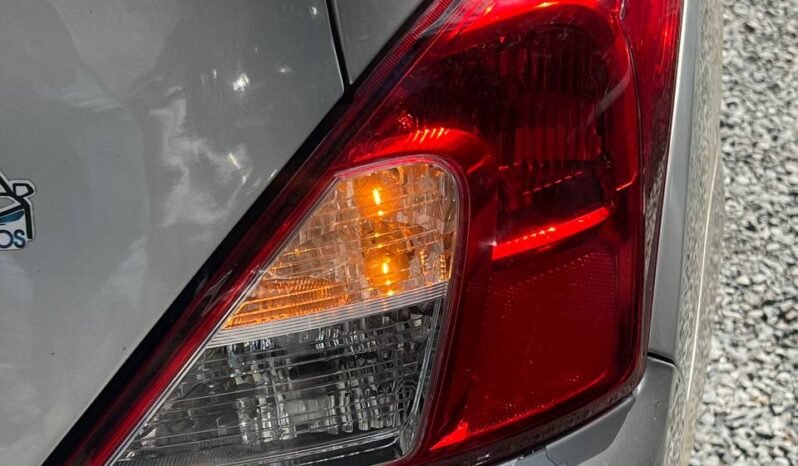 
								NISSAN VERSA SENSE MT 1.6 full									