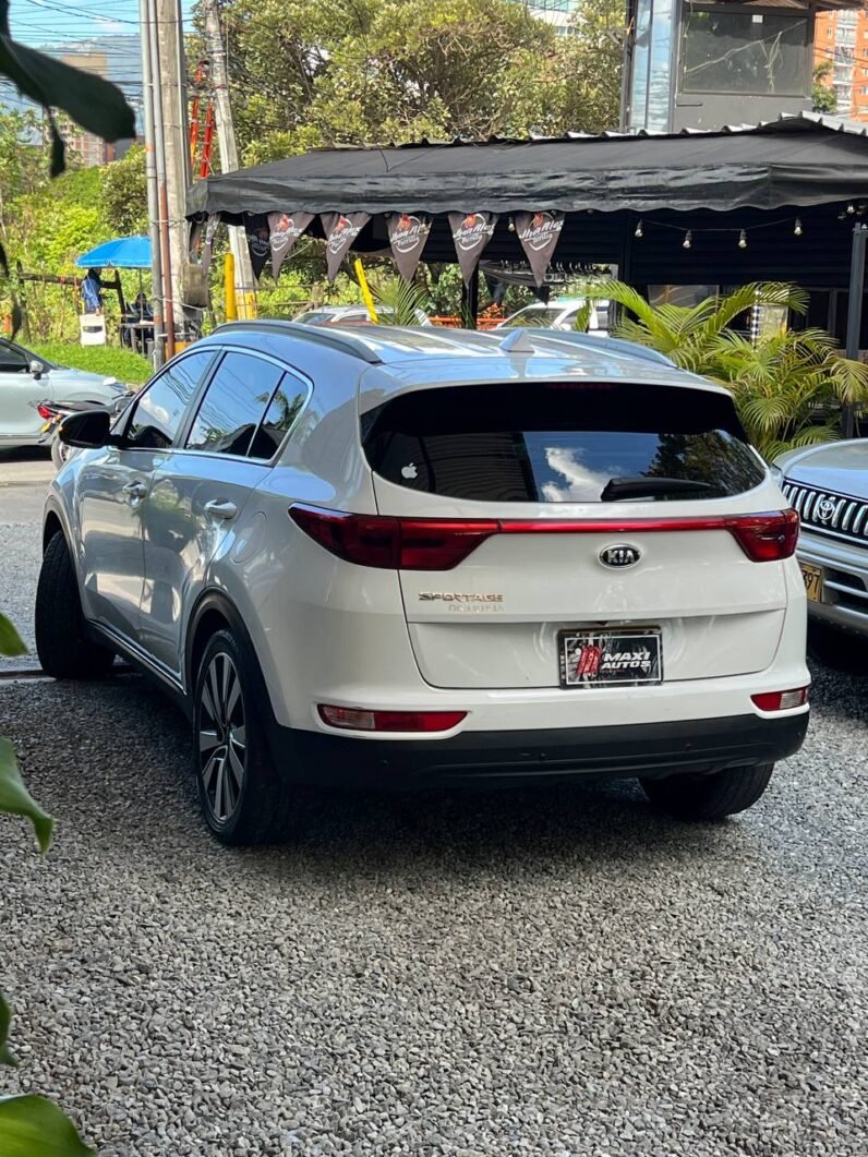 
								KIA SPORTAGE DESIRE 2.0 AT 4X2 full									