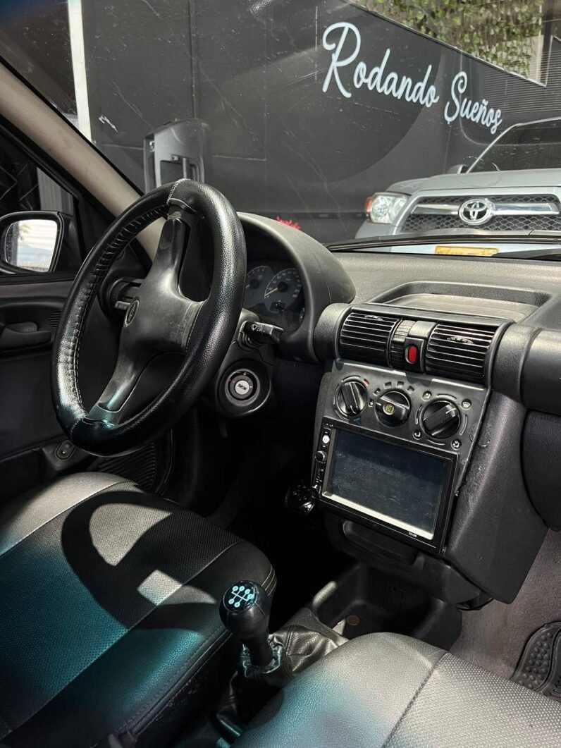 
								CHEVROLET CORSA ACTIVE 1.4 full									