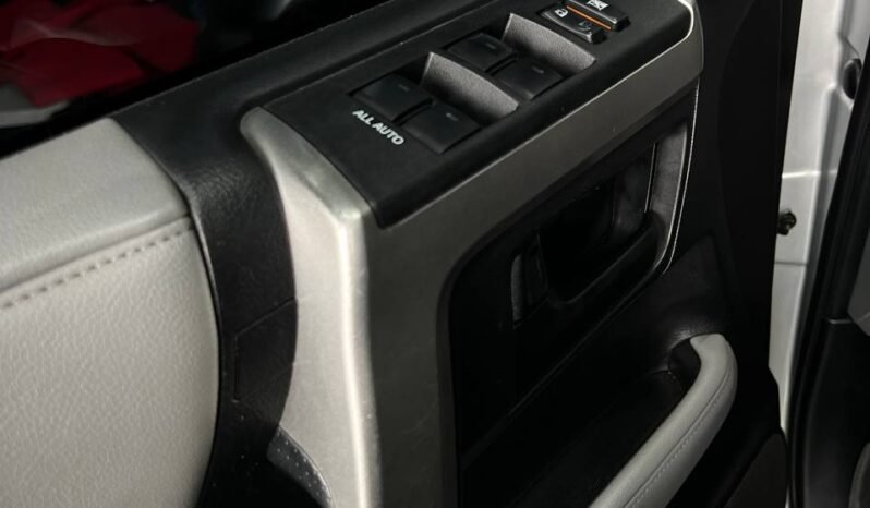 
								TOYOTA 4 RUNNER LIMITED 4*4 GASOLINA 4.0L AT full									