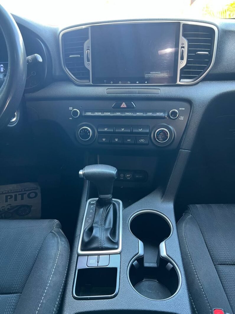 
								KIA SPORTAGE DESIRE 2.0 AT 4X2 full									