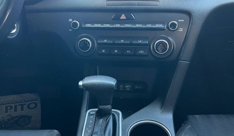 
								KIA SPORTAGE DESIRE 2.0 AT 4X2 full									