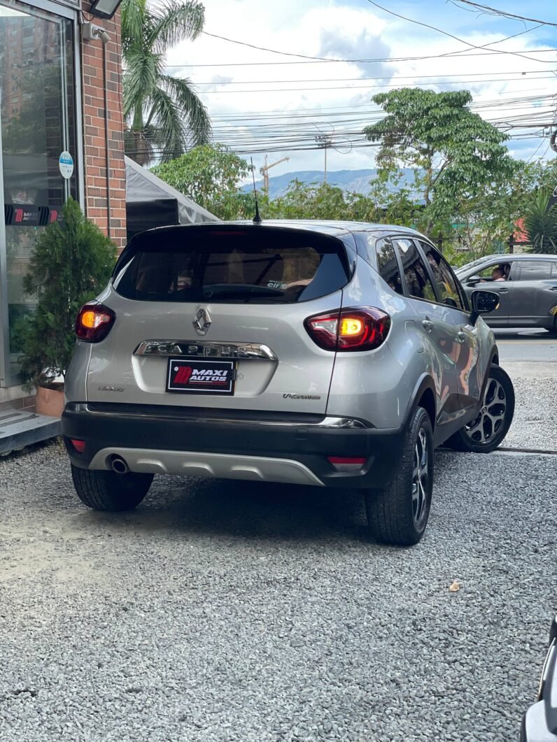 
								RENAULT CAPTUR INTENS AT 2.0 4X2 full									
