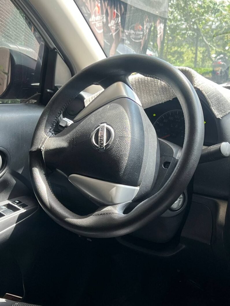 
								NISSAN VERSA SENSE MT 1.6 full									