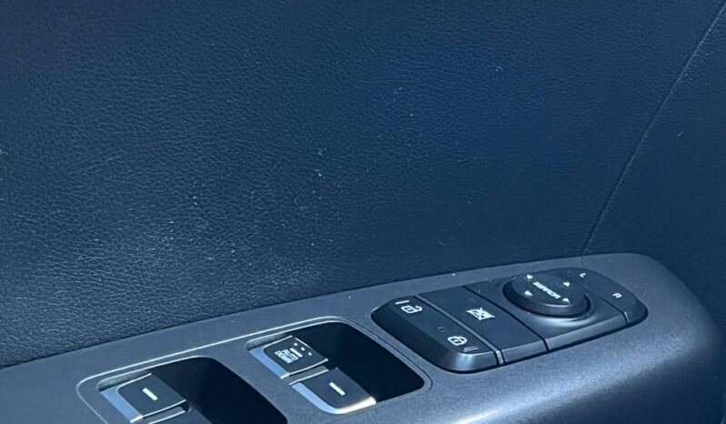 
								KIA SPORTAGE DESIRE 2.0 AT 4X2 full									