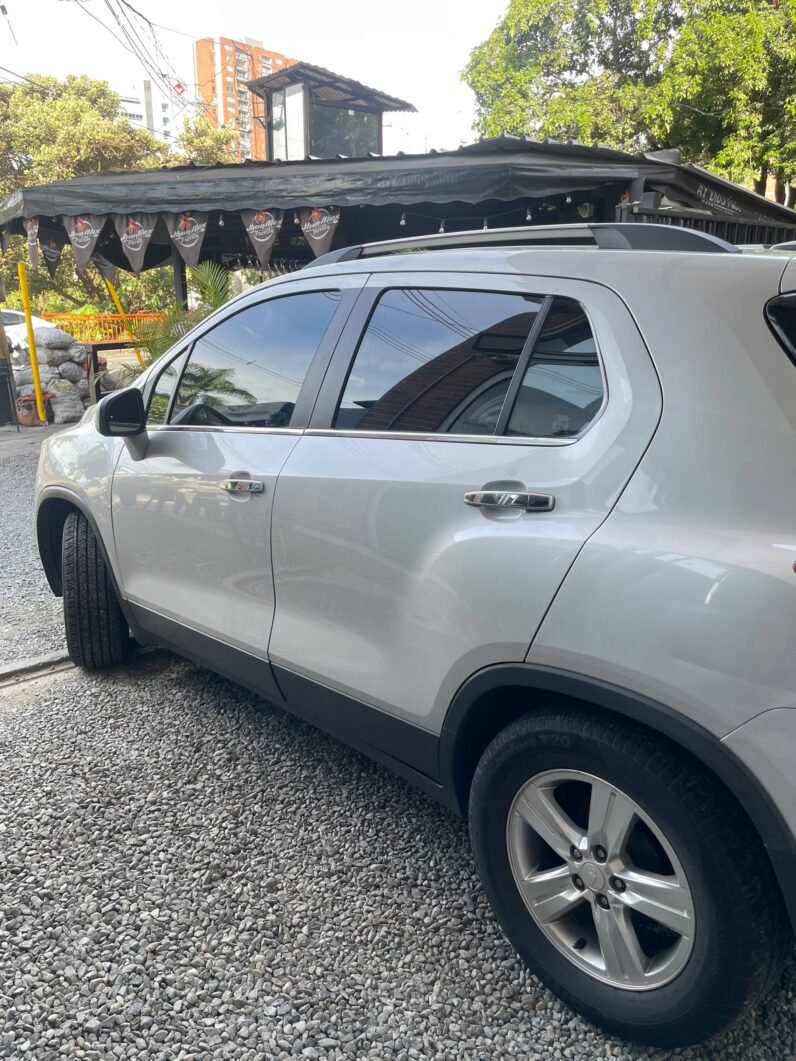 
								CHEVROLET TRACKER LT AT 1.8 full									