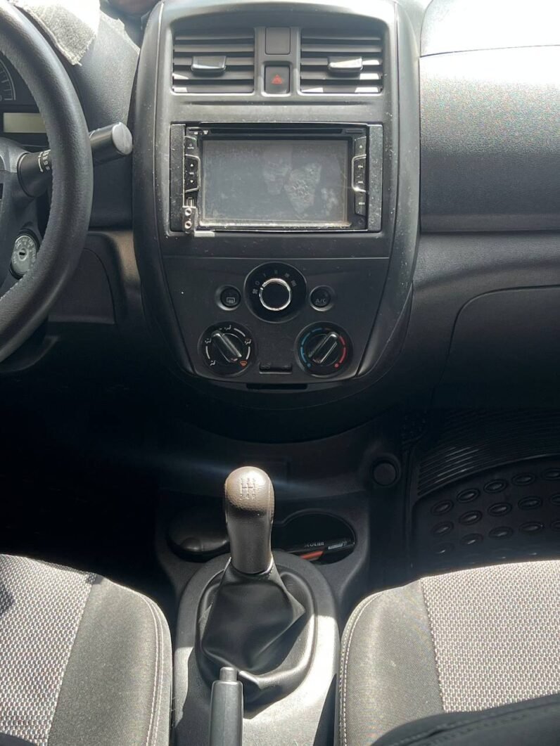 
								NISSAN VERSA SENSE MT 1.6 full									