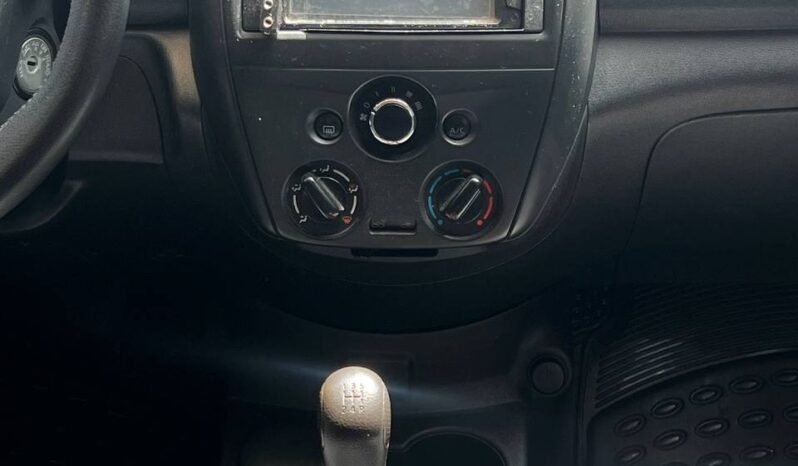 
								NISSAN VERSA SENSE MT 1.6 full									
