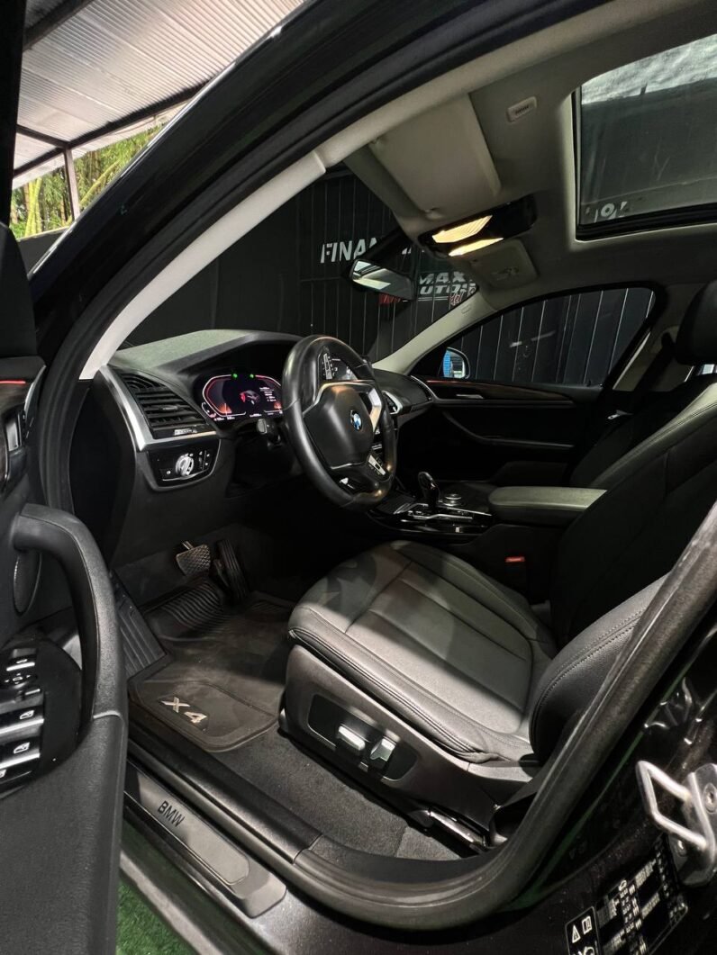 
								BMW X4 XDRIVE 30I 2.0 AT full									