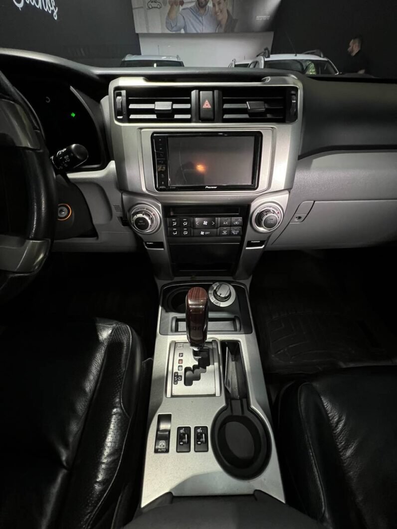 
								TOYOTA 4 RUNNER LIMITED 4*4 GASOLINA 4.0L AT full									