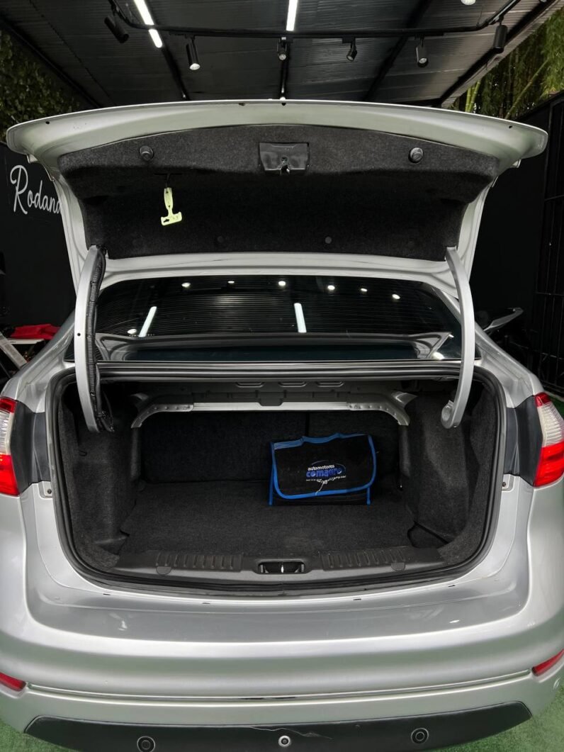 
								FORD FIESTA TITANIUM AT 1.6 full									