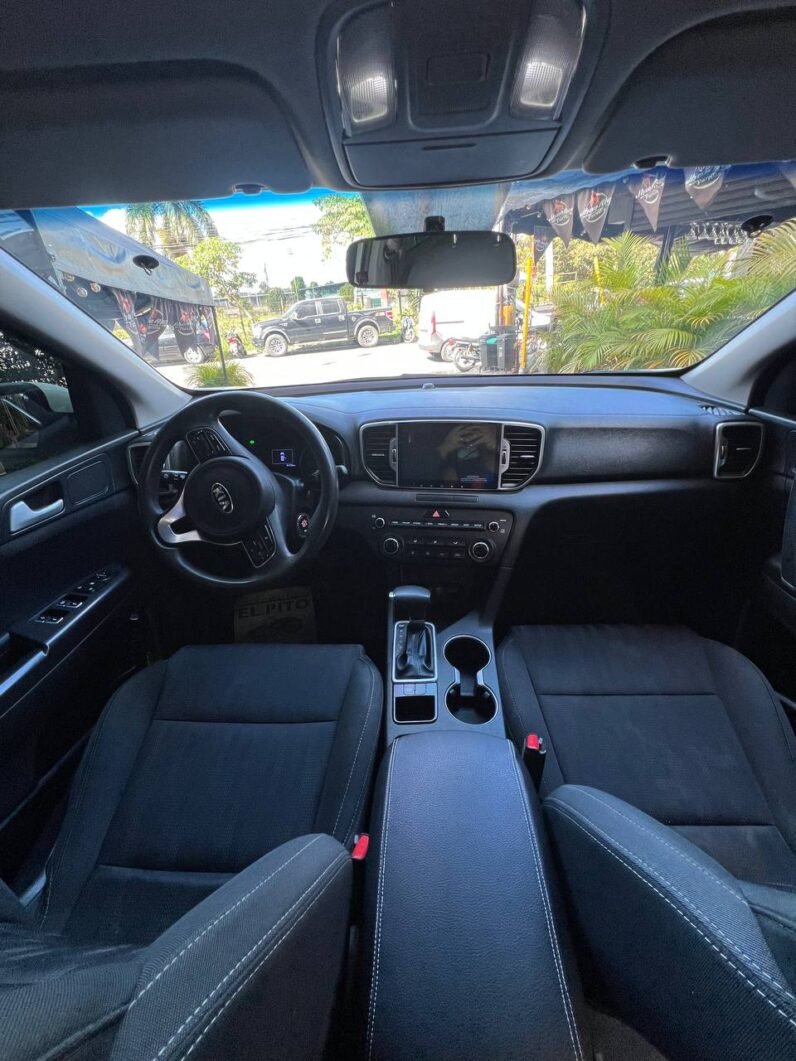 
								KIA SPORTAGE DESIRE 2.0 AT 4X2 full									