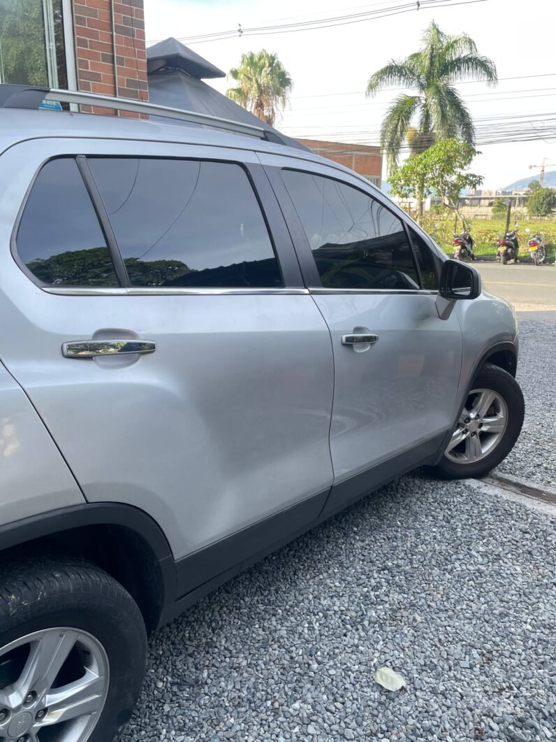 
								CHEVROLET TRACKER LT AT 1.8 full									