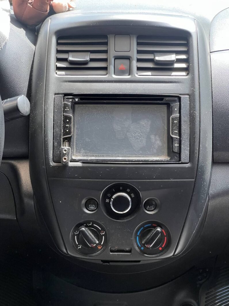 
								NISSAN VERSA SENSE MT 1.6 full									