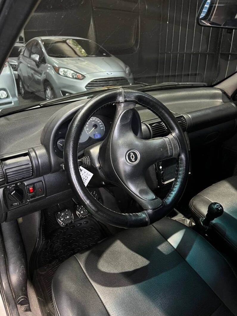 
								CHEVROLET CORSA ACTIVE 1.4 full									
