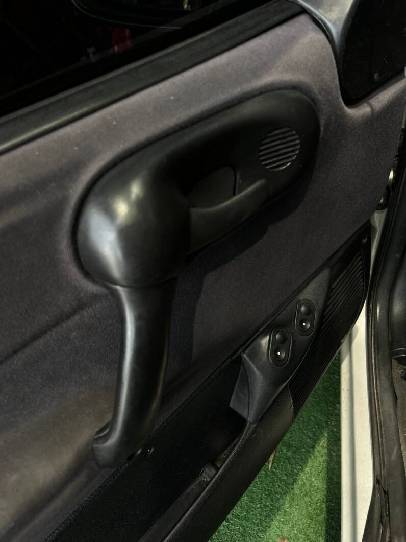 
								CHEVROLET CORSA ACTIVE 1.4 full									