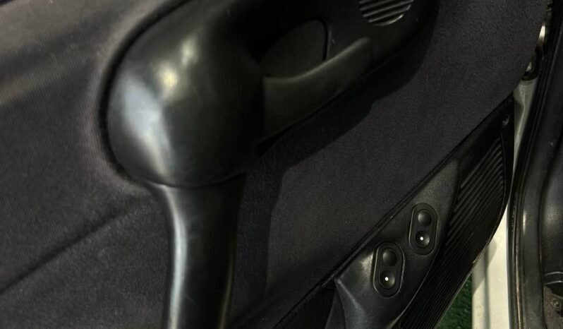 
								CHEVROLET CORSA ACTIVE 1.4 full									