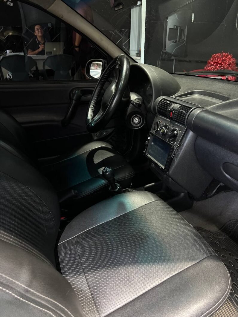 
								CHEVROLET CORSA ACTIVE 1.4 full									