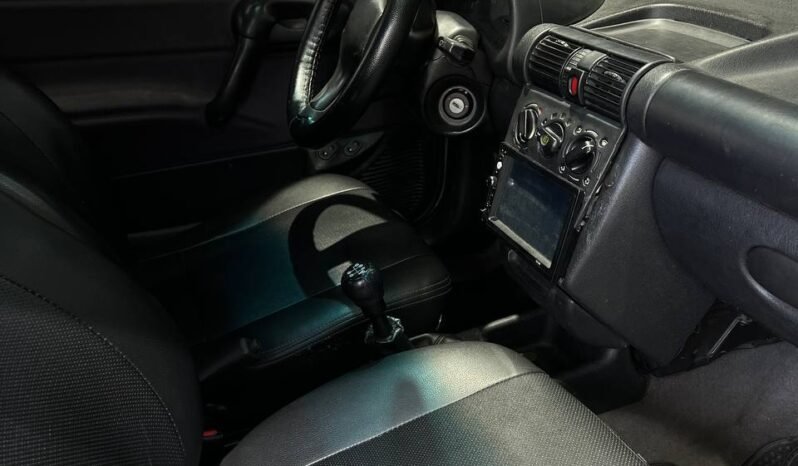 
								CHEVROLET CORSA ACTIVE 1.4 full									