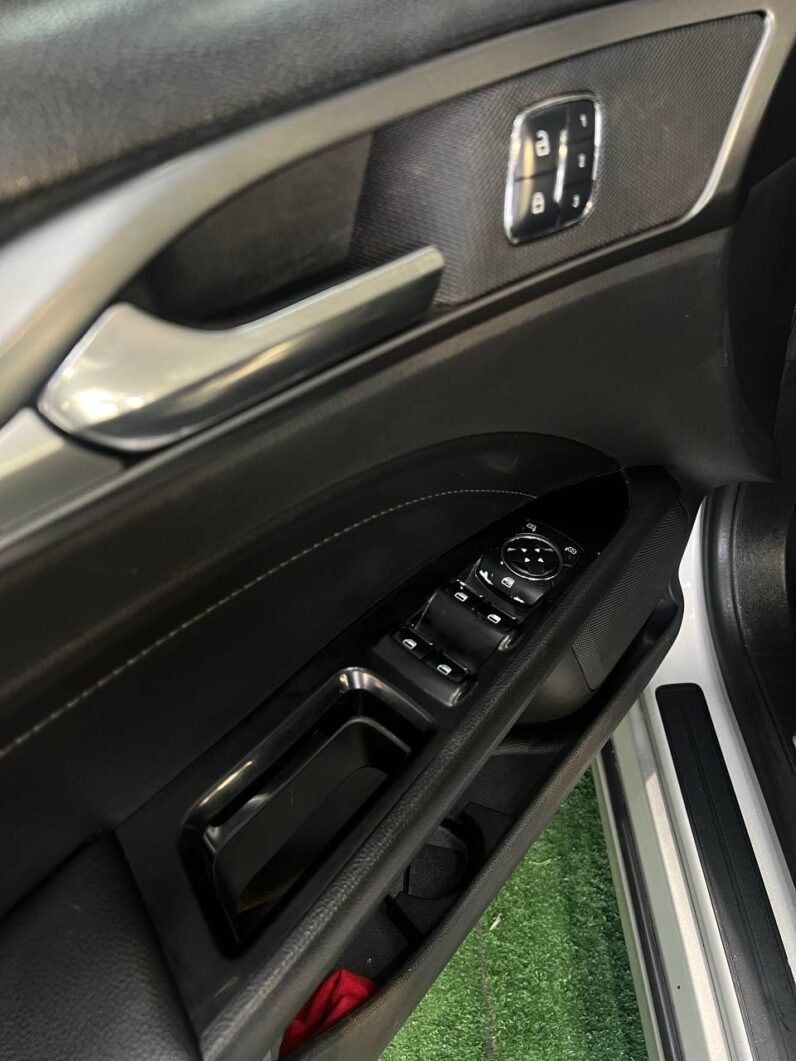
								FORD FUSION TITANIUM 2.0 TURBO AT full									