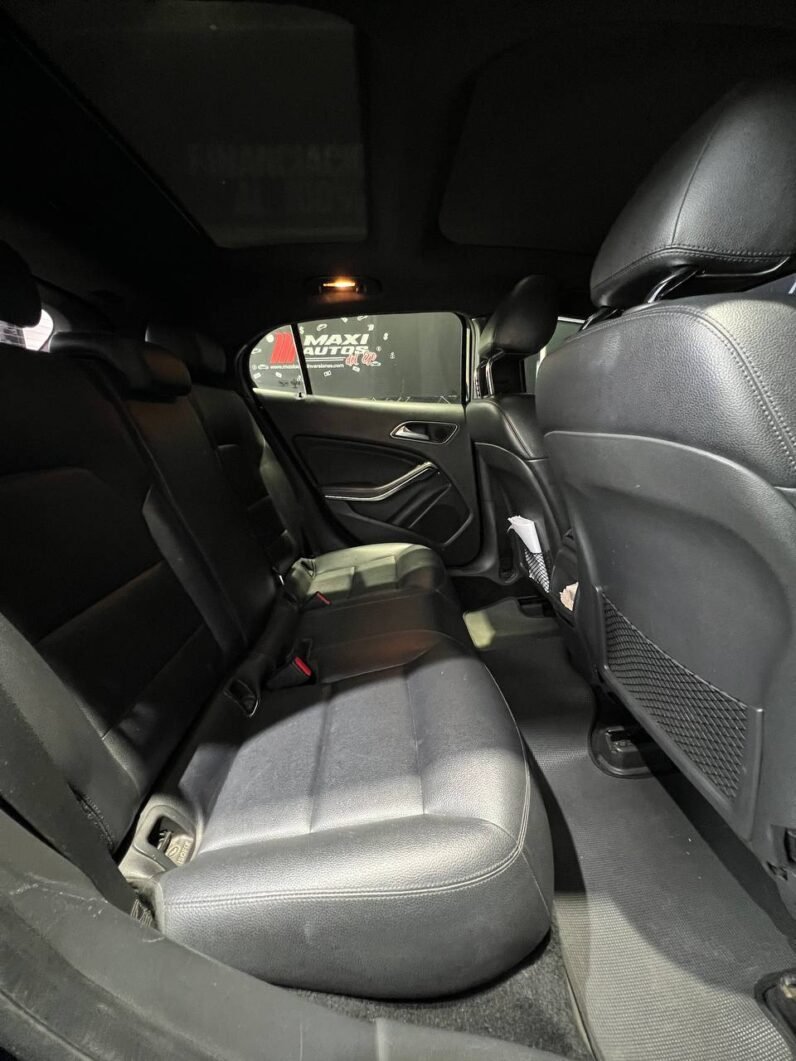 
								MERCEDES-BENZ GLA 200 1.6 T AT 4X2 full									