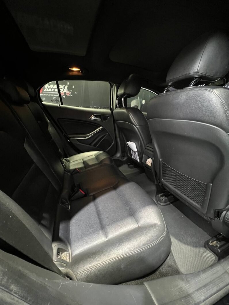 
								MERCEDES-BENZ GLA 200 1.6 T AT 4X2 full									
