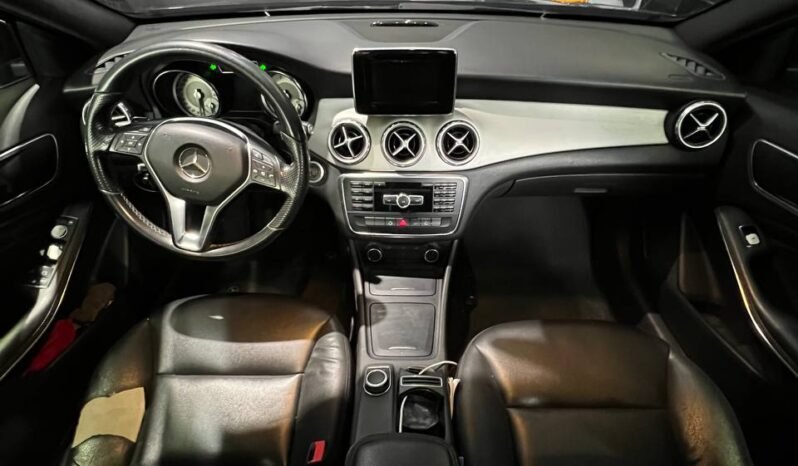 
								MERCEDES-BENZ GLA 200 1.6 T AT 4X2 full									