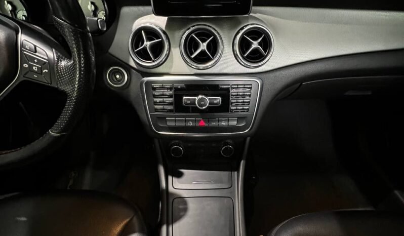 
								MERCEDES-BENZ GLA 200 1.6 T AT 4X2 full									