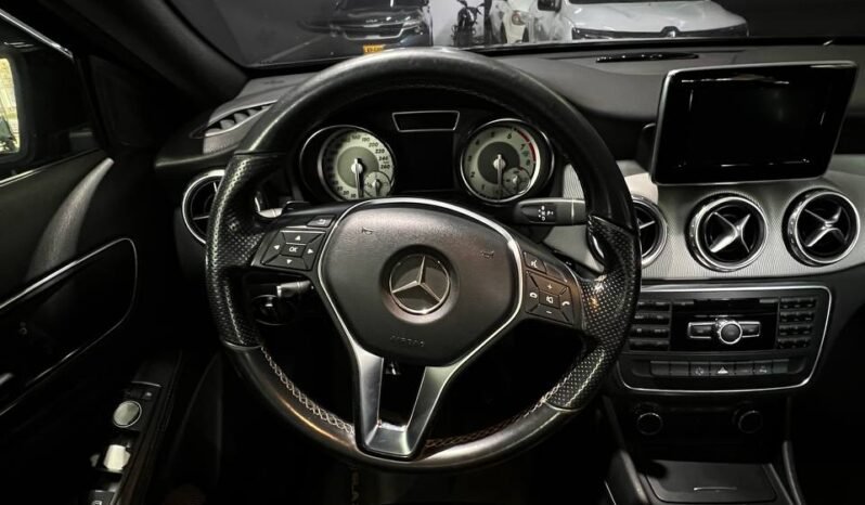 
								MERCEDES-BENZ GLA 200 1.6 T AT 4X2 full									