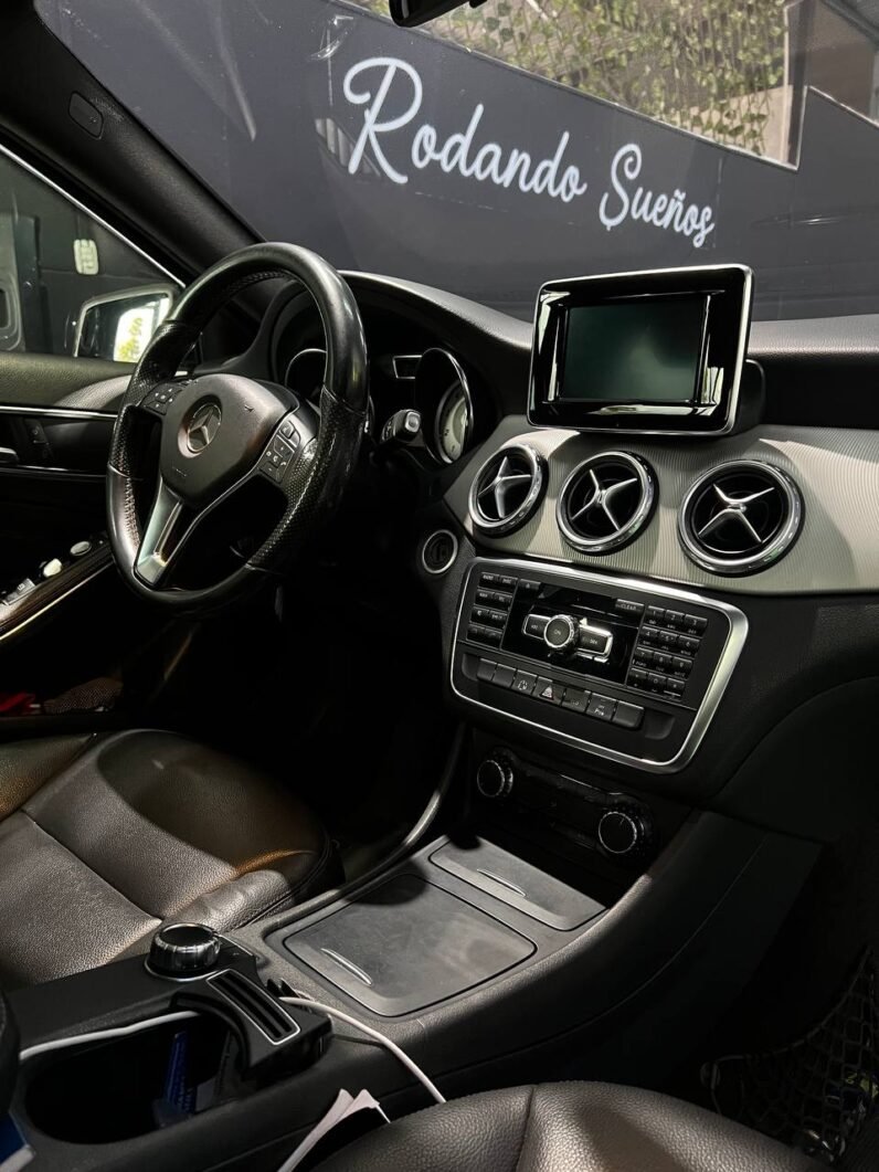 
								MERCEDES-BENZ GLA 200 1.6 T AT 4X2 full									